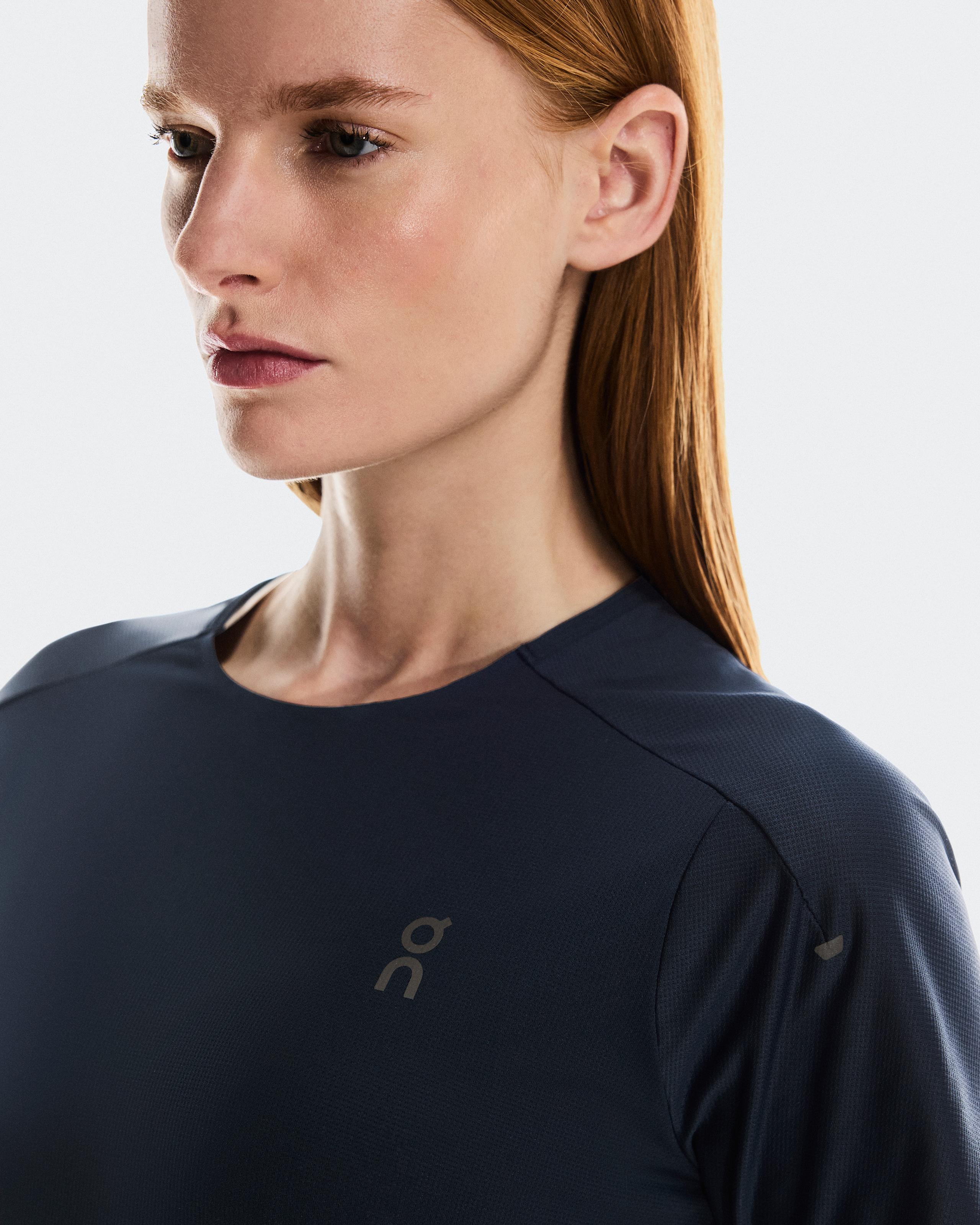Женская футболка On Performance-T, Navy / Black — фото 4