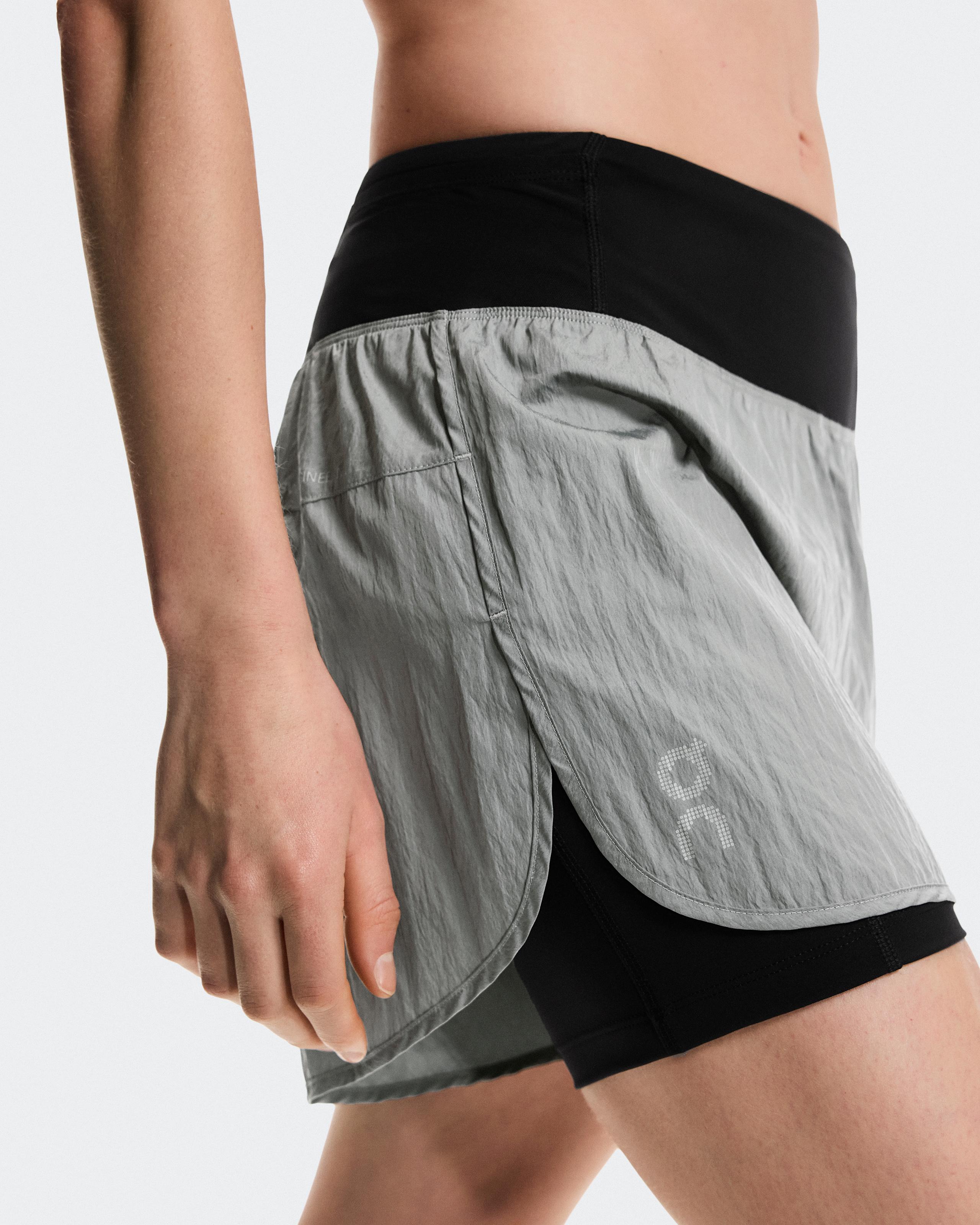 Женские шорты On Performance Volt Shorts, Glacier — фото 7