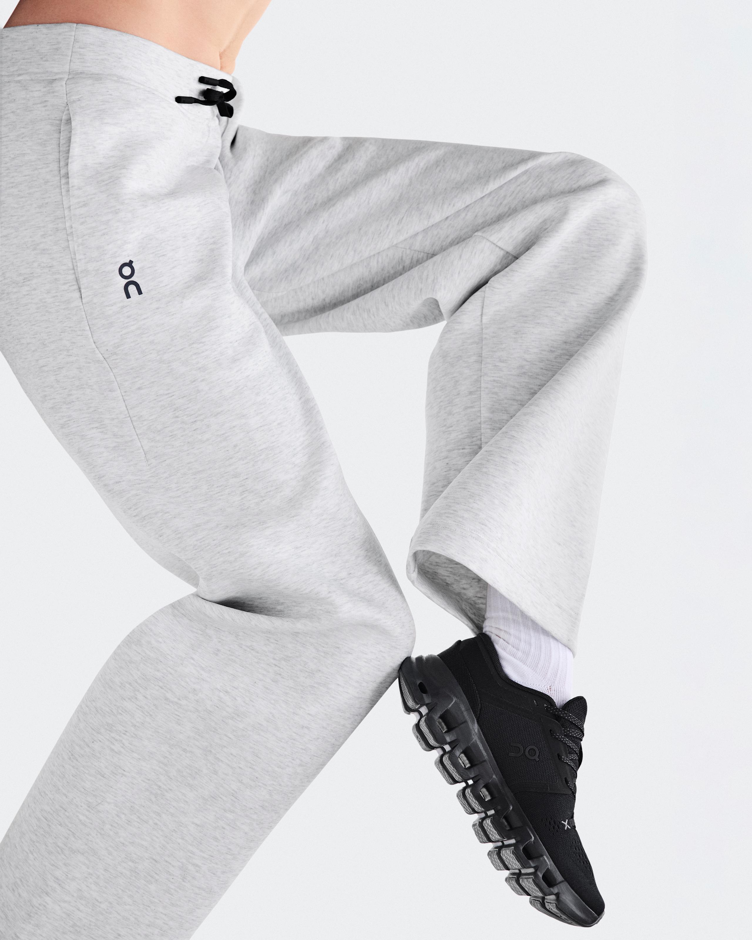 Брюки On Focus Tech Sweatpants женские, серо-коричневый (Crater) — фото 2