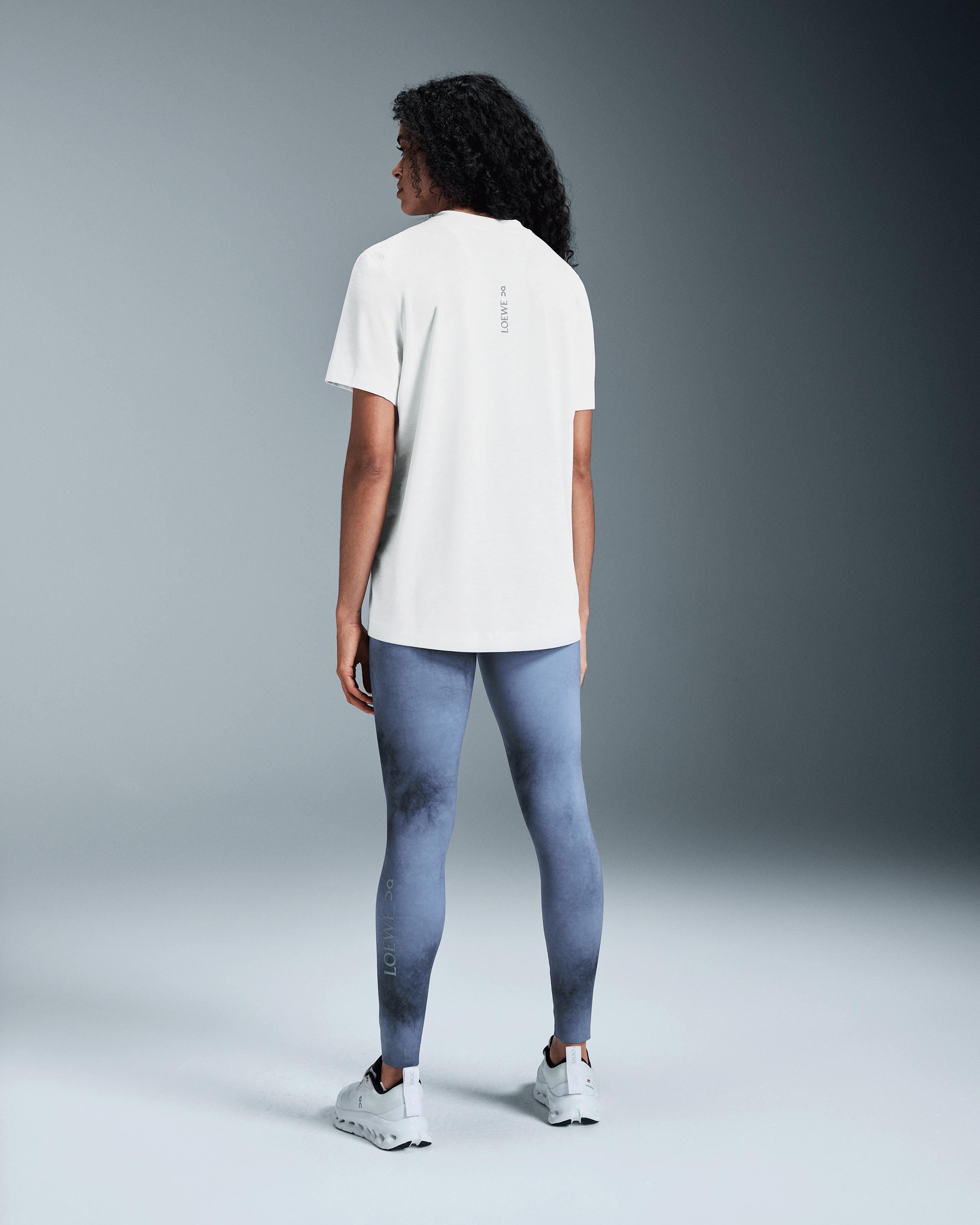 Футболка женская On Active T-Shirt LOEWE, цвет белый (White) — фото 2