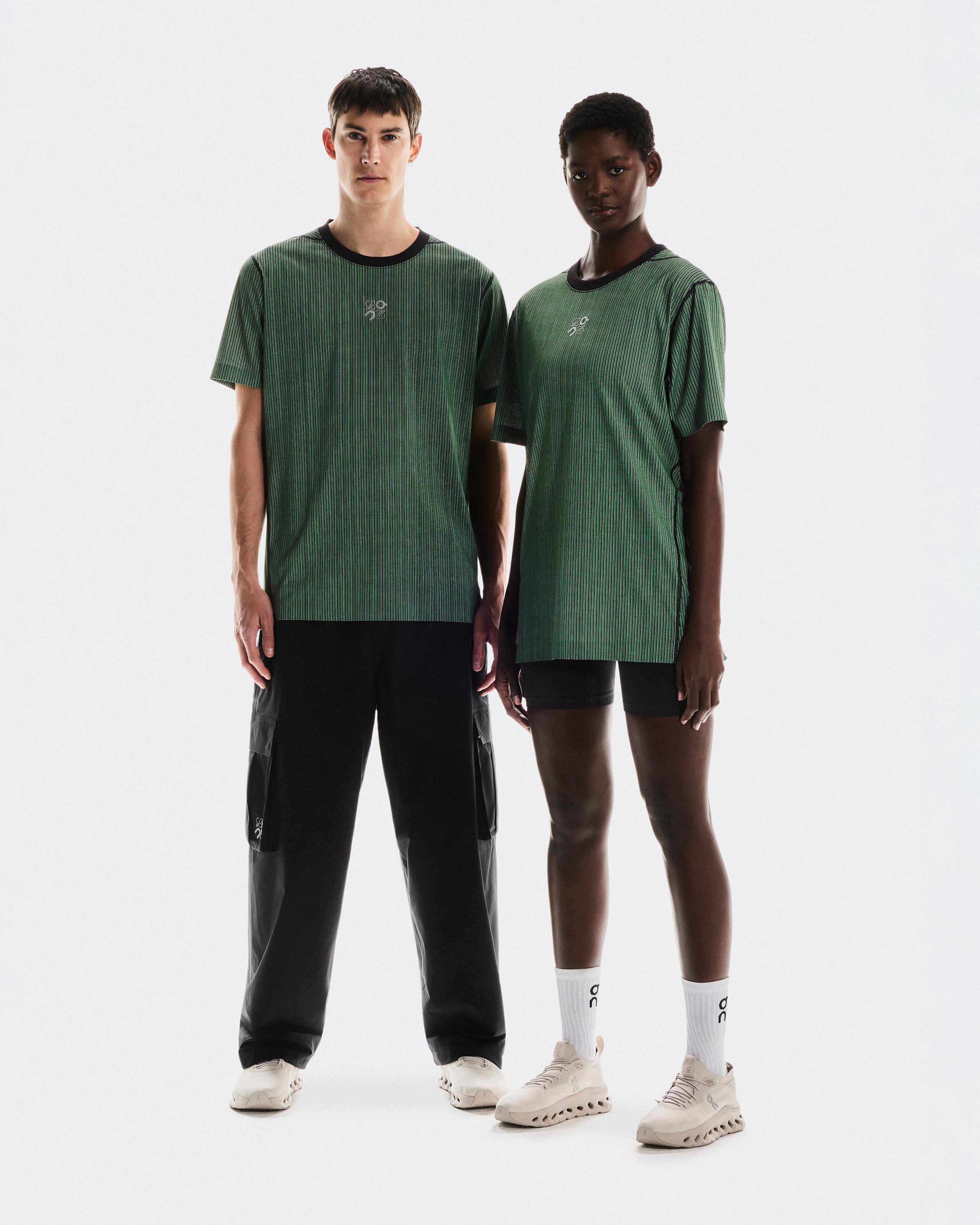 Футболка унисекс On Active T-Shirt LOEWE, цвет зелёный с чёрным (Green / Black) — фото 1