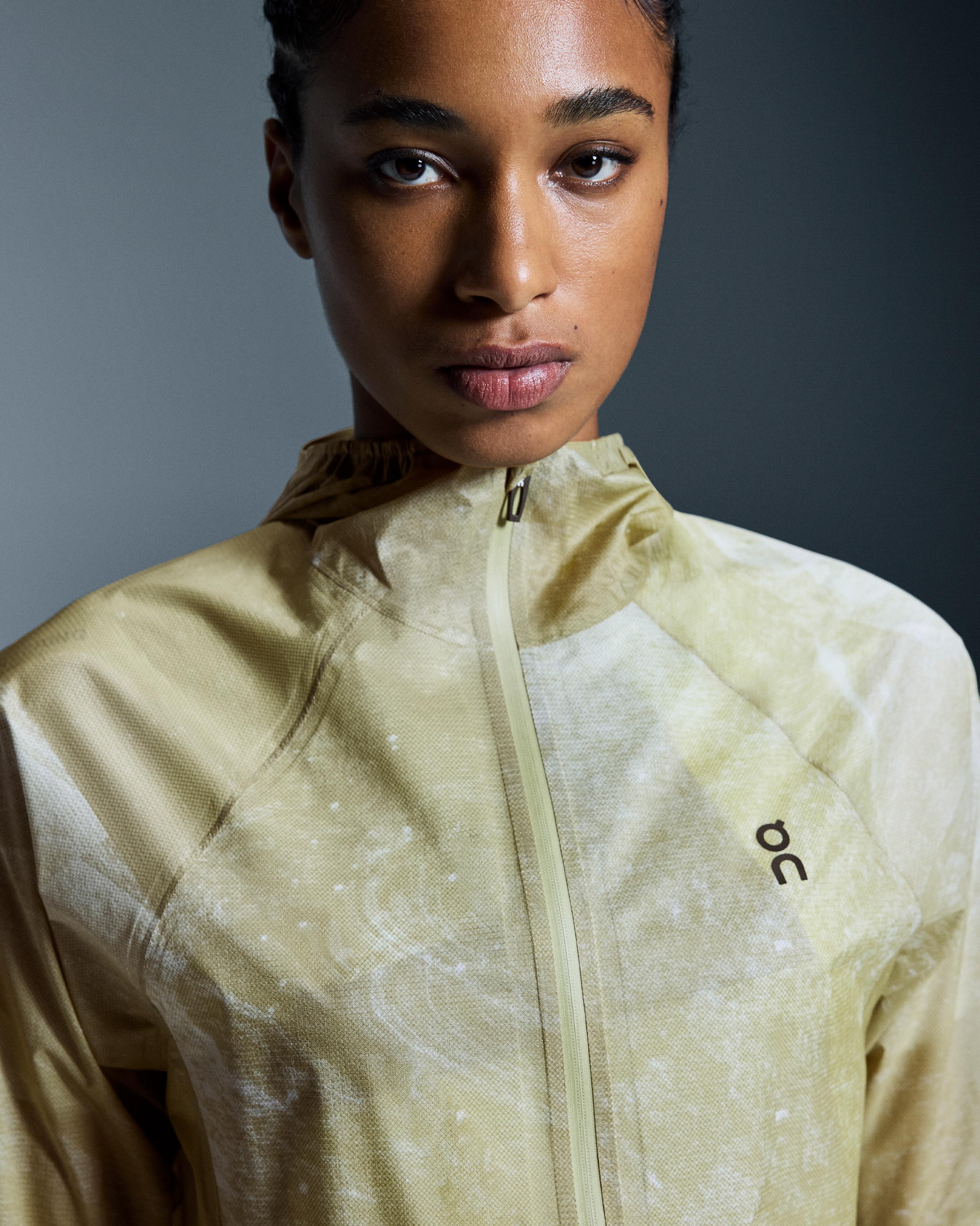 Женская куртка On Ultra Jacket, White / Caper — фото 4